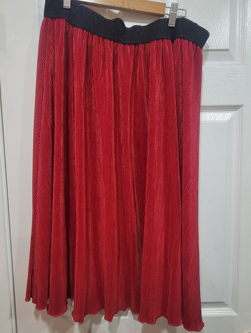 LuLaRoe Red Pleated Midi Skirt with Black Waistband, Size 2XL